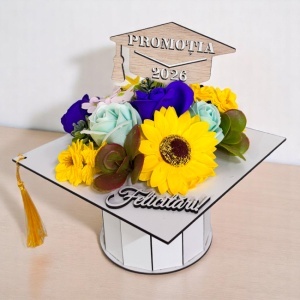 Aranjament floral absolvire 2026, in cutie tip toca cu flori de sapun, 20x20x23cm - Img 3