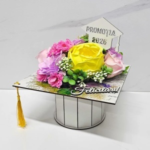 Aranjament floral absolvire 2026, in cutie tip toca cu flori de sapun, 20x20x23cm, Roz - Img 4