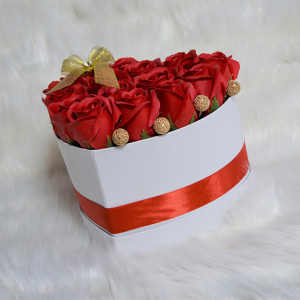 Aranjament floral Bow Heart cutie inima cu 15 trandafiri sapun 5