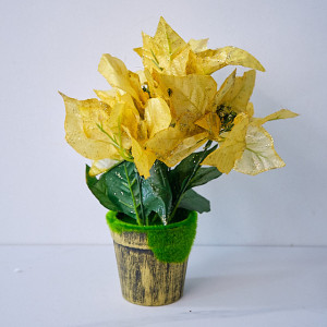 Aranjament floral cu Craciunita artificiala in giveci de plastic, Auriu 29cm