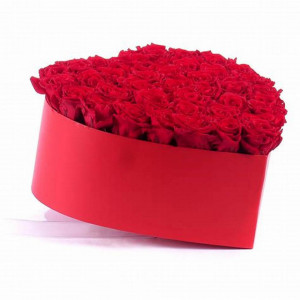 Aranjament floral Desire cutie inima cu 41 trandafiri de sapun, rosu