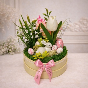 Aranjament floral Easter Spring Bunny cu lalea, lacramioare si oua decorative in cutie rotunda, 20 cm