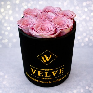 Aranjament floral Eternal Rose cu trandafiri criogenați, Roz