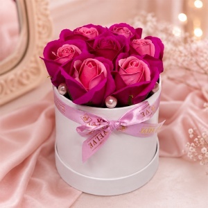 Aranjament floral Glamour Double Color cu 7 trandafiri de sapun bicolor, in cutie rotunda, 16x11 cm, Fucsia-Roz - Img 5
