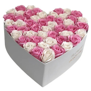 Aranjament floral Miracle Love cutie inima cu trandafiri sapun, alb-roz