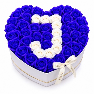 Aranjament floral personalizat cu litera, cutie inima alba cu 49 trandafiri de sapun, Albastru-Alb - Img 10