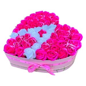 Aranjament floral personalizat cu litera, in cutie inima roz, 49 trandafiri de sapun, Fucsia-Alb cu sclipici - Img 3