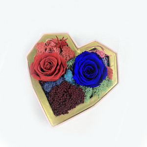 Aranjament Floral Special 4 cu flori criogenate pe pat de muschi cret si licheni naturali stabilizati