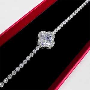 Bratara eleganta tip Tennis cu pandantiv trifoi si cristale zirconia, in cutie cadou, Argintiu - Img 5