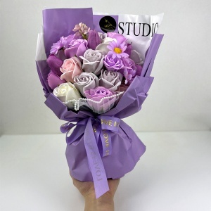 Buchet floral Eternal din flori artizanale, trandafiri si lalele de sapun, 22x30 cm, Lila - Img 6