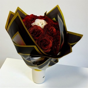 Buchet floral Glitter Red Roses cu 21 trandafiri rosii decorativi premium, 37 cm - Img 7