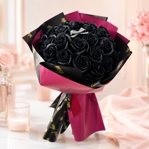 Buchet floral premium cu 35 trandafiri negri de sapun, funda cu strasuri, in ambalaj elegant, inaltime 37 cm - Img 4