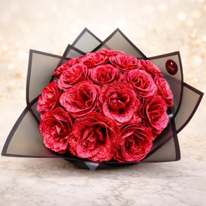 Buchet Glitter Roses cu 19 trandafiri rosii decorativi, buchet premium ambalat elegant, 40 cm - Img 2