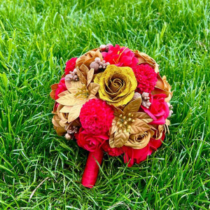 Buchet Mireasa Gold cu trandafiri, anemone si dalii de sapun, rosu-gold