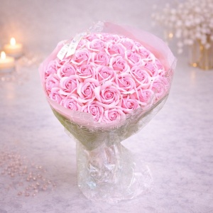 Buchet Pink Roses cu 51 trandafiri de sapun, 35 cm