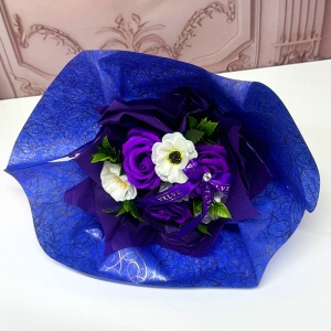 Buchet Poppy cu floare de mac si 3 trandafiri de sapun , plante artificiale, Albastru