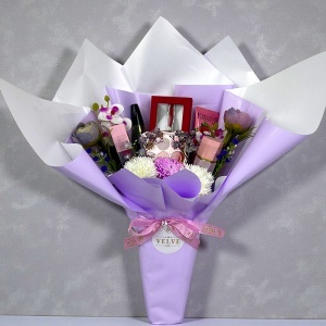 Buchet Special Beauty, cu flori de sapun si artizanale, cutiuta cu 3 bratari si produse cosmetice - Img 2