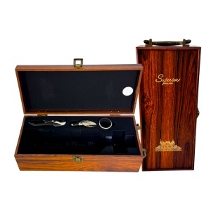 Caseta eleganta din lemn Special Wine, cu trei accesorii vin, capacitate o sticla, Maro
