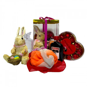Pachet Easter, decoratiune iepure, praline Rosen Cherry Quenn 122gr, Angelli Cherry 200ml, esarfa multicolora, in cutie transparenta cadou