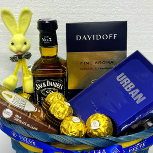 Cos Easter, decoratiune iepure, cafea Davidoff 250gr, whiskey Jack Daniel's 200ml, ciocolata Ferrero Rocher 90gr, praline Ferrero Rocher 50gr, parfum arabesc Urban Men by Louis Varel 90ml, in cos cadou