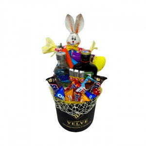 Cos Easter, decoratiune iepure, ou, morcov, ciuperci decorative, Joe 46gr, Ritter 200gr, Snikers 100gr, Fagaras 45gr, Daim 15.9gr, Toffee&Nut 15.9gr,  Oreo 15.9gr, 3 trabucuri Punta Cana, Absolut Vodka 200ml, Jagermeister 200ml, in cutie rotunda neagra