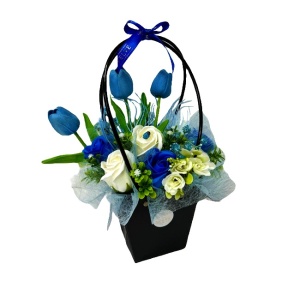 Cosulet floral Roses Scent Endless, cu trandafiri din sapun parfumati, lalele si plante artificiale, Albastru