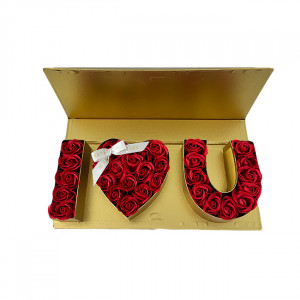 Cutie aurie cu trandafiri din sapun si text, "I LOVE YOU", Rosu