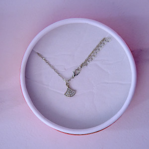 Set elegant din 2 piese, cu trandafiri de sapun in cupola si accesoriu, in cutie cadou, rosu