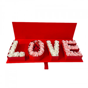 Cutie florala Luxury Breeze cu trandafiri din sapun, legare cu panglica satinata si text "LOVE", Rosu 2