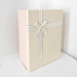 Cutie pentru cadouri, roz pal, cu imprimeu subtil - 33 x 24.5 x 12 - Img 3