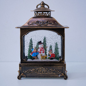 Decoratiune luminoasa cu tematica de Craciun in forma de felinar, muzical, cu doi copii, un om de zapada si un caine, Maro Vintage