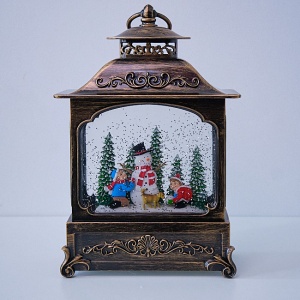 Decoratiune luminoasa cu tematica de Craciun in forma de felinar, muzical, cu doi copii, un om de zapada si un caine, Maro Vintage