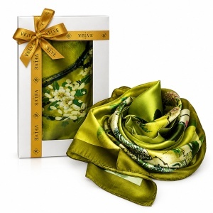 Esarfa premium dama cu flori de cires, 70 x 70 cm, Verde olive