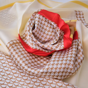 Esarfa Soft D, cu imprimeu si matase satinata, in cutie eleganta, Bej, 70x70 cm 2
