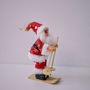 Figurina Decorativă 'Moș Crăciun Schior', Rosu, 17cm