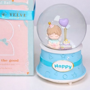 Glob muzical si luminos cu ingeras si tort, decor pastel albastru, in cutie eleganta - Img 3