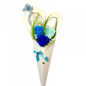 Aranjament floral, vestirea primaverii cu 3 trandafiri din sapun si margaritari, albastru-turcoaz