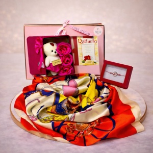 Pachet Amor, cutie metalica cu 3 trandafiri din sapun si ursulet, esarfa dama, bratara Martisor, praline Raffaello 90gr, Rosu - Img 7