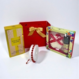 Pachet Amour de Leuxe, cu parfum, set aromatic cu figurina parfumata si ulei, bratara rosie si punga cadou - Img 5