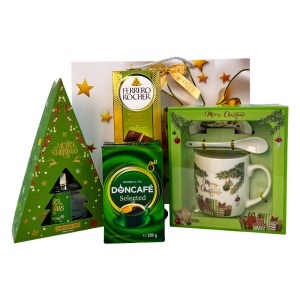 Pachet Christmas Delight, cu odorizant de camera, cafea Doncafe Selected, ciocolata Ferrero Rocher si set cana ceramica, farfurie si lingurita, in punga cadou