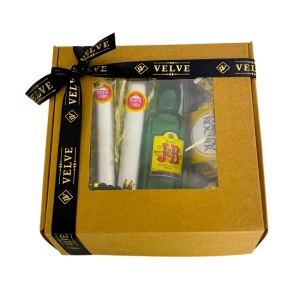 Pachet Event, mini sticla Whisky J&B 50ml, doua trabucuri Premium Punta Cana brown, gust intens ciocolata, bratara cu pietre semipretioase si cristale zirconiu, praline Ferrero Rocher