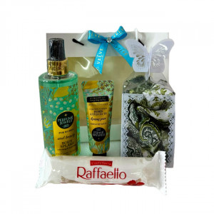 Pachet cadou Eyup, spray de corp 250ml Eyup Sabri-Tuncer, crema de maini si de corp 50ml Eyup Sabri-Tuncer, praline Raffaello 40gr, esarfa,  in punga cadou, Albastru
