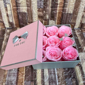 Pachet FORYOU cu noua trandafiri criogenati, pandantiv si cercel cu fluturasi si pitricele