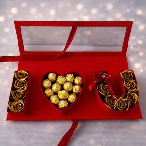 Pachet I Love You, cu 11 trandafiri din sapun și 13 praline Ferrero Rocher, roșu - Img 3