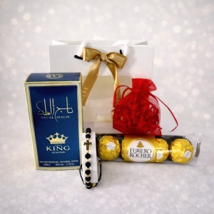 Pachet pentru barbati Secret, cu Parfum arabesc Ard al Zaafaran Taj al Malik 50ml, bratara zirconiu si praline Ferrero Rocher, ambalat in punga cu fereastra