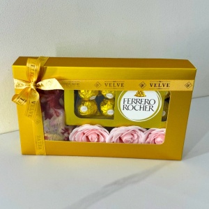 Pachet Scarf, cu 3 trandafiri de sapun, esarfa florala si praline Ferrero Rocher, Gold