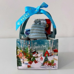 Pachet Secret Santa cu Om de Zapada, Kinder Bueno, Baton Fagaras si Kinder Surprise, in cosulet tematic de Craciun - Img 4