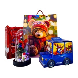 Pachet Secret Santa, pentru copii, cu ornament decorativ cu lumini LED in forma de cupola, Masinuta lui Mos Craciun Roshen 330 gr si punga tematica