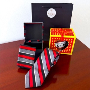 Pachet Twist Elegance pentru unchi, cana personalizata si cutie 3 piese cu cravata, batista si butoni, Rosu-Gri - Img 5