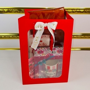 Set „Cea mai buna bunica din lume”, esarfa eleganta, cana personalizata, praline Raffaello si crema de maini Eveline - Img 2
